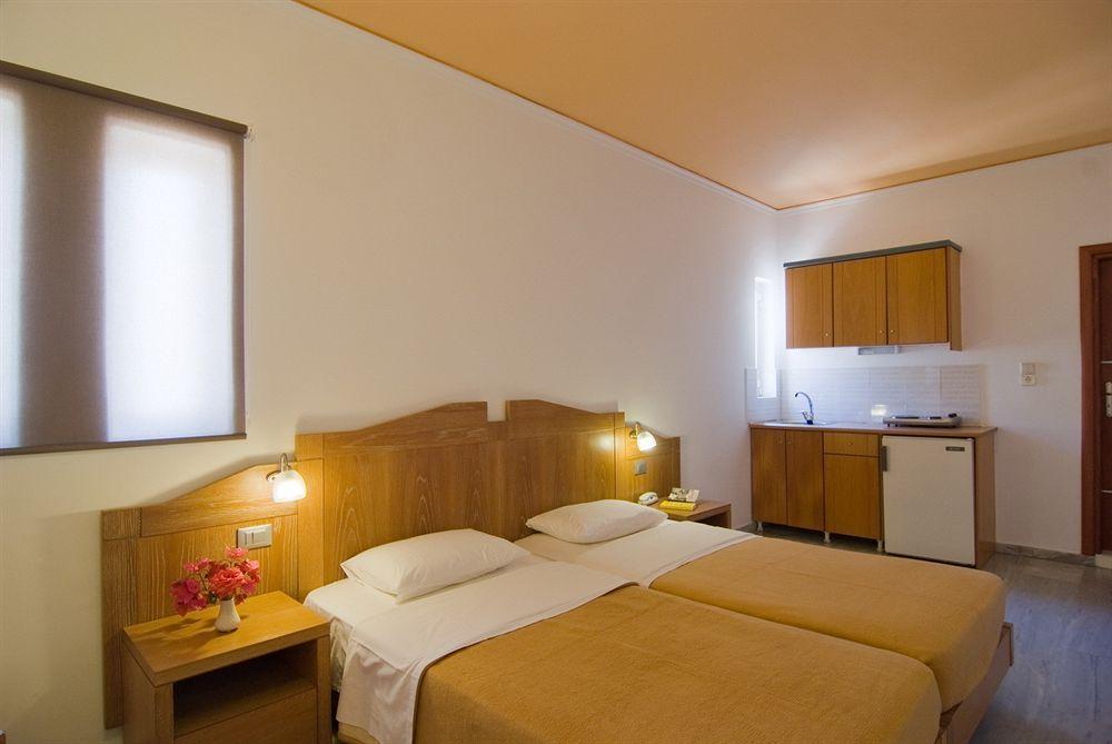 Tropicana Beach Hotel Stalós Екстериор снимка