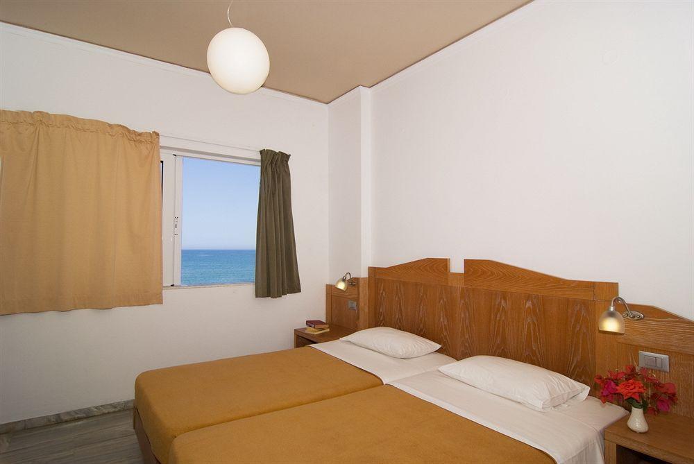 Tropicana Beach Hotel Stalós Екстериор снимка